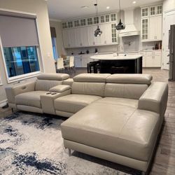 🔥 Modani Premium Leather Power Reclining Sectional w/ Chaise – LIKE NEW 🔥