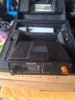 ESCORT RADAR DETECTOR   ,LOST CORD... XTRA BULB,BOX,MANUAL