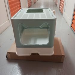 Cat Litter Box Enclosed With Scooper New 