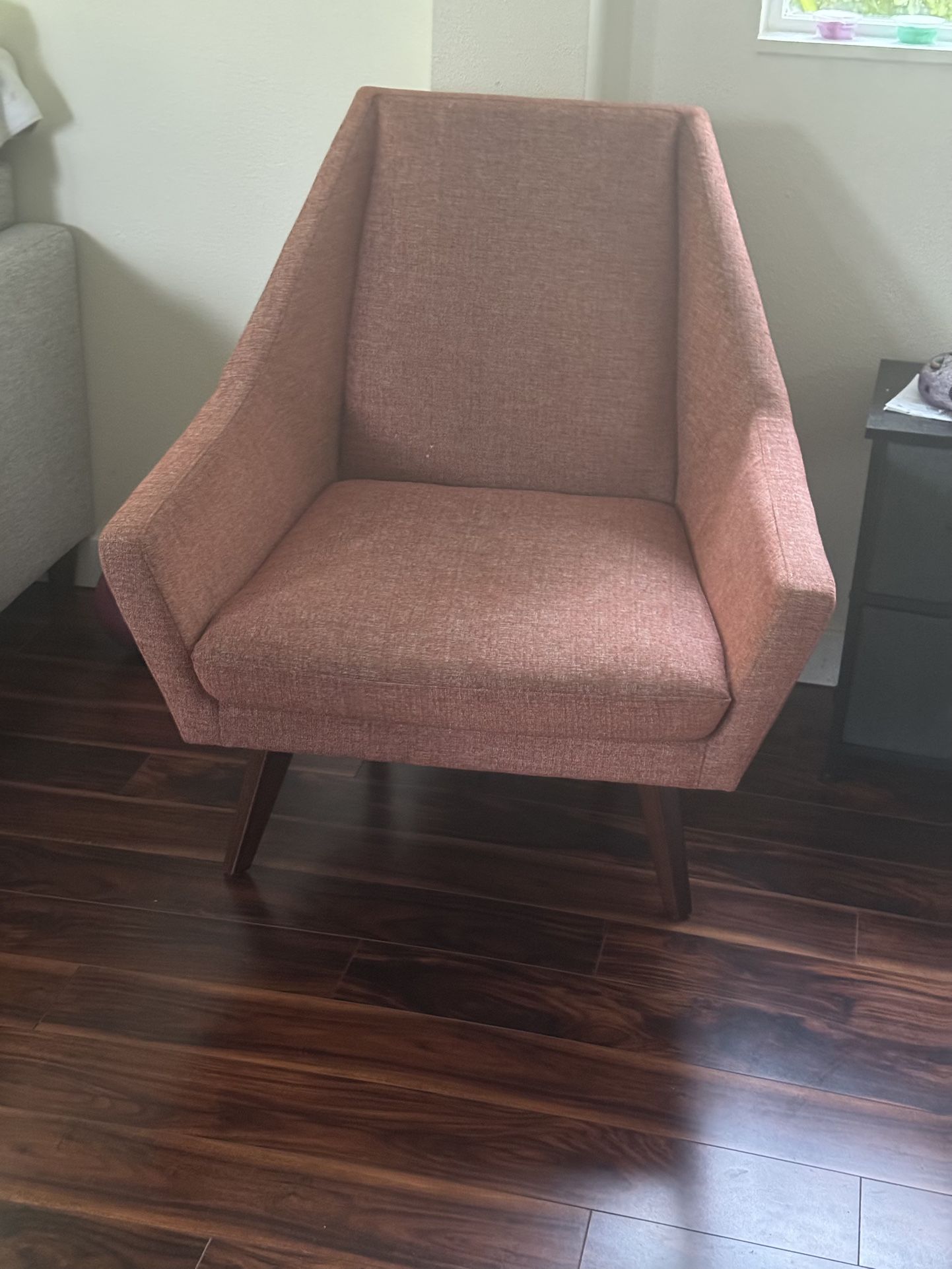 Article Rose-hip Orange lounge Chair