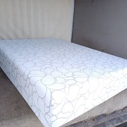 Queen Memory Foam Mattress 