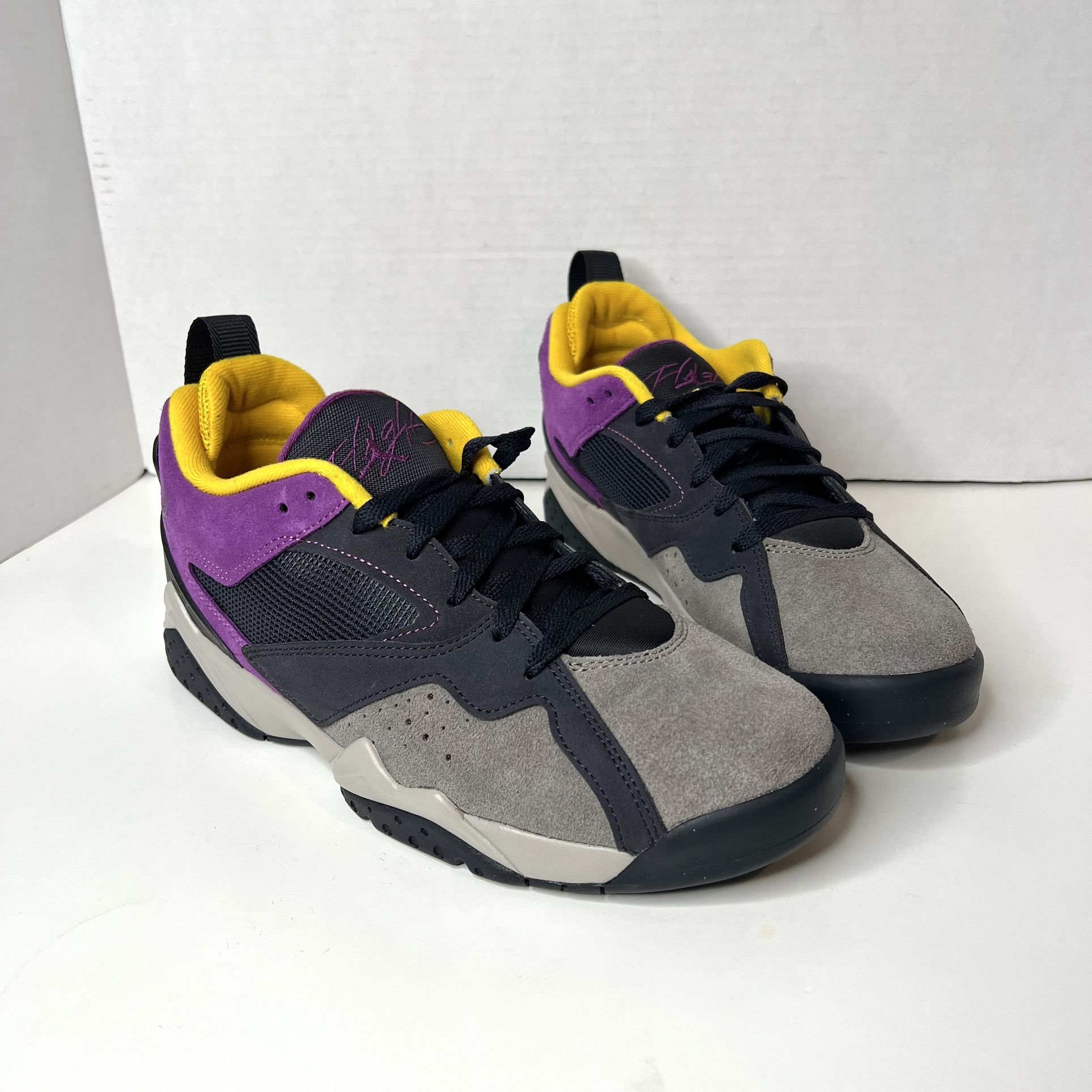 Jordan MVP 92 Oil Grey/Cave Stone Mid Top Men’s Size 9.5 HQ3950-005