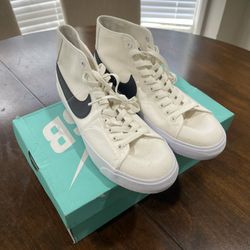 NIKE SB BLAZER MID