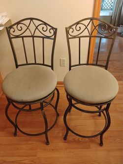 Set of 2 Swivel Bar Stools with Cushioned Seats