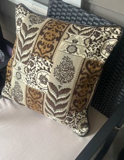 (6) Vintage Turkish style decorative throw pillowcases featuring a patterned fabric in brown, black, and beige. 21x21” Preowned in great condition Pe