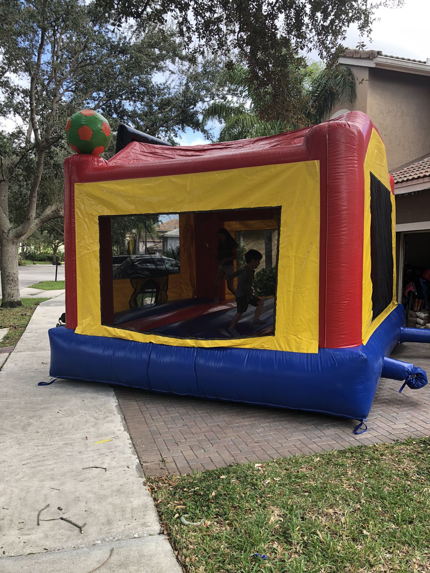 Ninja jump Inc. Sports themed bounce house...handles 1000 pounds or up to 10 people At a time