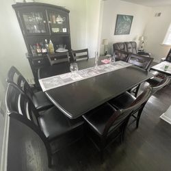 Expandable Dinning Table w Chairs