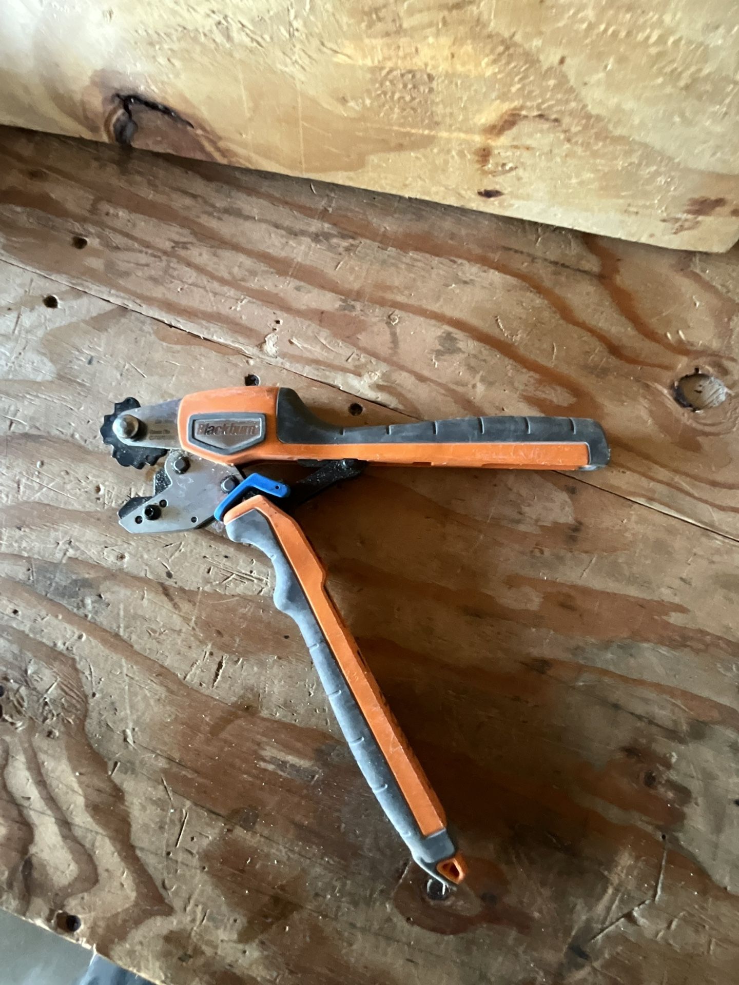 Lug Crimper
