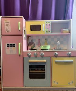 Kidkraft Kitchen With Accessories and Food 