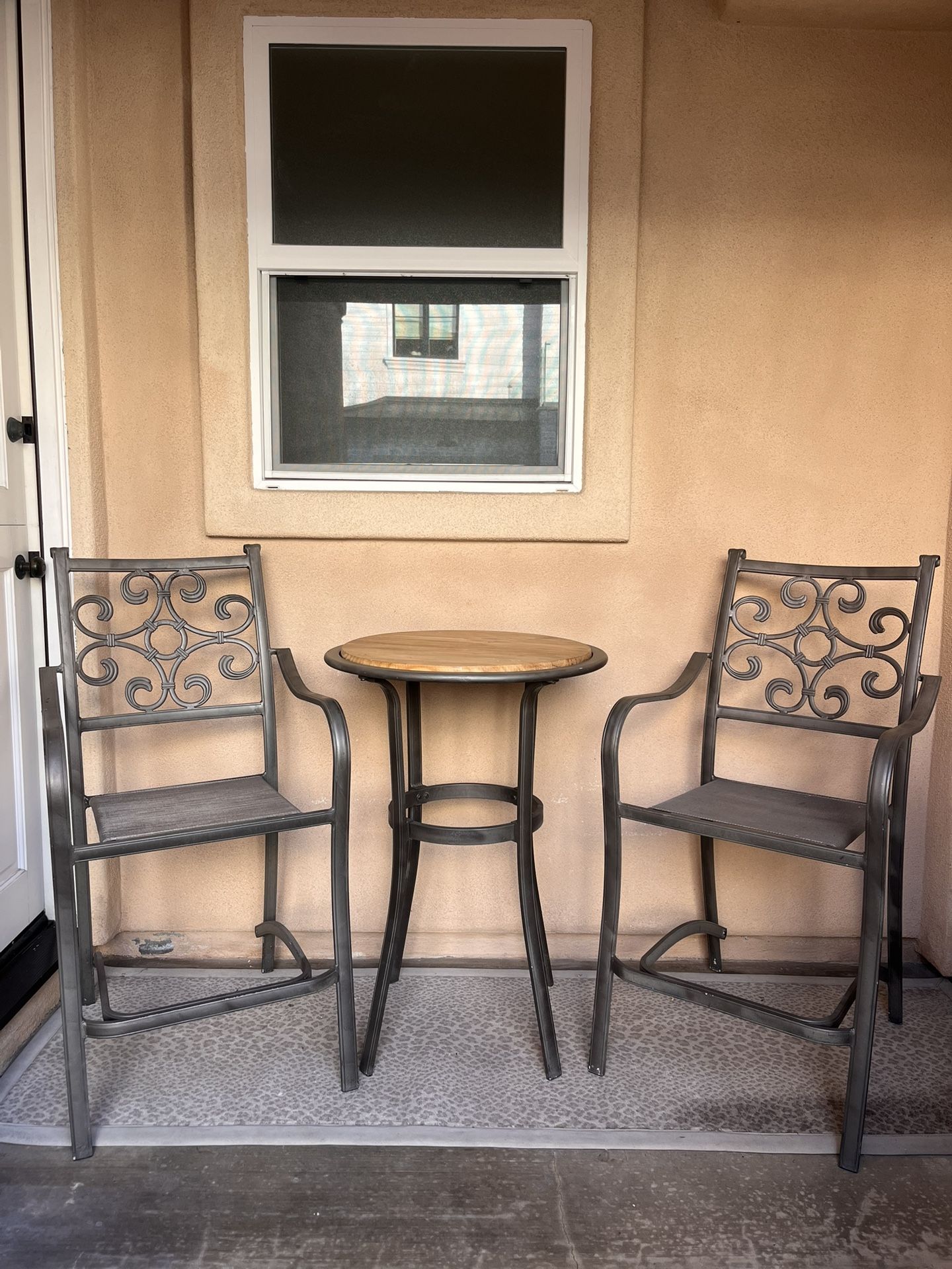 Hightop table and chairs set