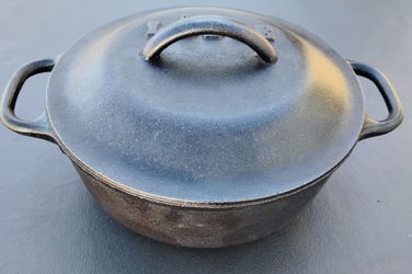 Lodge Cast Iron 2 qt Serving Pot 8"