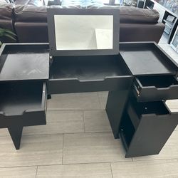 Girls Vanity/Make-Up Desk