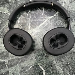 Selling Wireless JBL Headphones 
