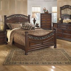 Leahlyn Bedroom Set 