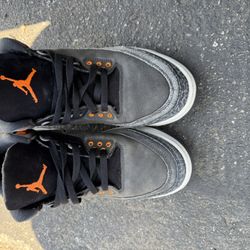 Jordan 4 