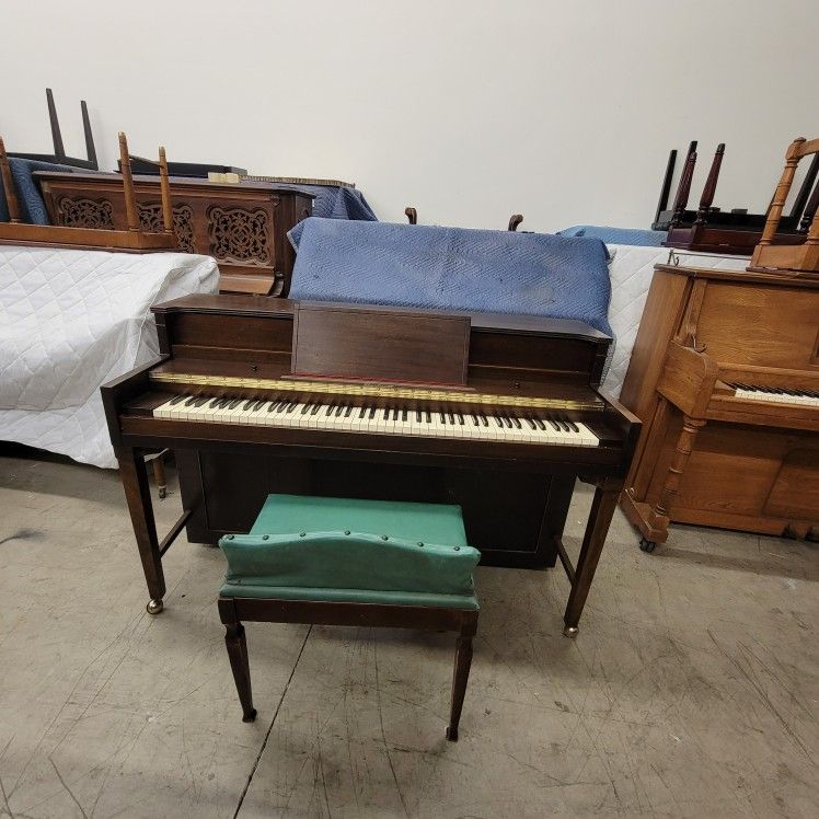 1904 Beckwith Piano, Good Condition, Professional Delivery & Tuning INCLUDED! (PRICE IS NEGOTIABLE)