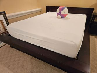 Platform bed Queen size