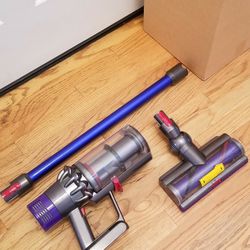 NEW cond Dyson  V10 MODEL VACUUM WITH COMPLETE  ATTACHMENTS   , ACCESSORIES  , WORKS EXCELLENT  , IN THE BOX 