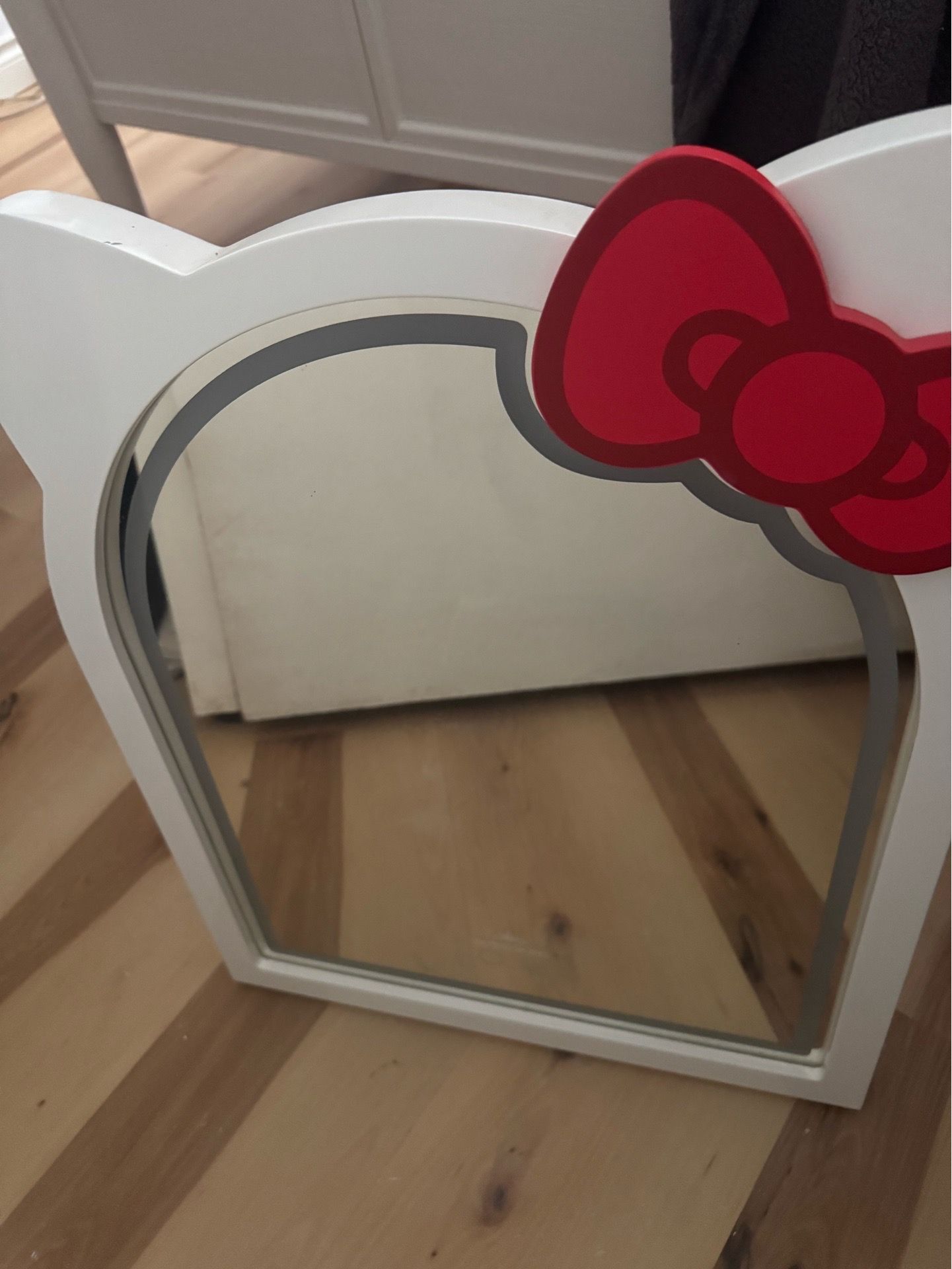 Hello Kitty mirror like. New. Wit lights up.