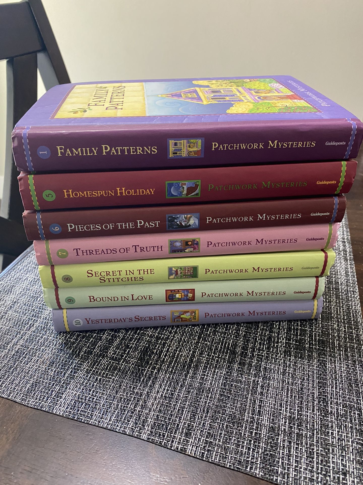 Lot Of 7 Guidepost Books Patchwork Mysteries Bound In Love