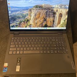 Lenovo Flex 5 Laptop. Intel i7 Processor 