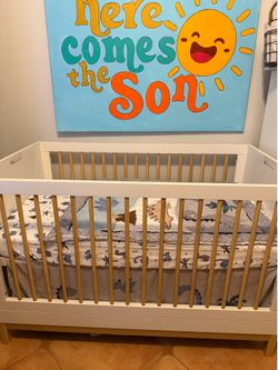 White crib Nestiq convertible crib model #1412