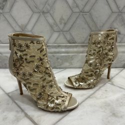 NWOT Size 6.5 Badgley Mischka Women's Verona Peep Toe Ankle Booties in Ivory Lace