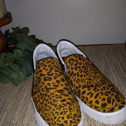 WOMENS NIKE EXCELLENT CONDITION SIZE 8