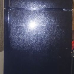 GE® ENERGY STAR® 17.5 Cu. Ft.  (Black)Top-Freezer Refrigerator


