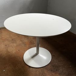 Round White Tulip Table
