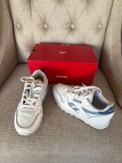 Reebok Classic Leather kids sneakers. Size 2.5