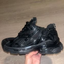 Size 7 Balenciaga Runners 