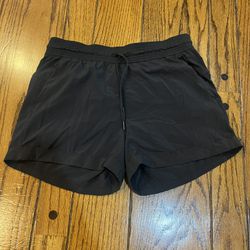 Lululemon Spring Break Away Shorts Size 6/8