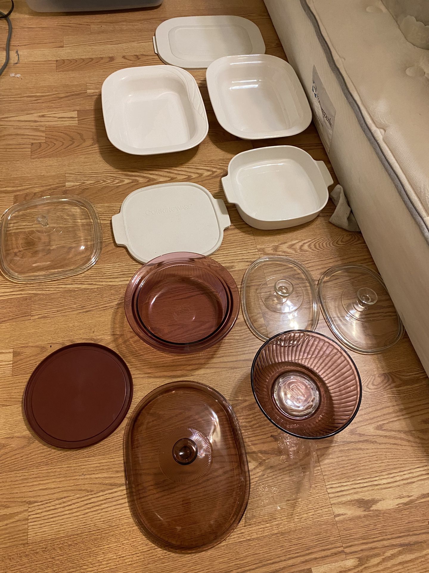 Mixed Lot Corning ware , Pyrex And Others All For 20.00 