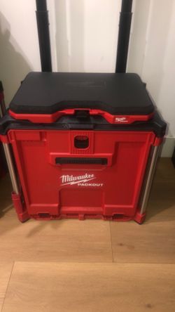 Milwaukee rolling drawer tool box and kneeling pad