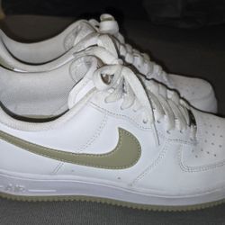 Nike Men's Air Force 1 Size 8 $50 (White Neutral Olive)