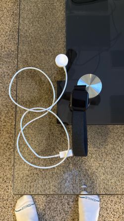 Apple Watch SE GPS with charger