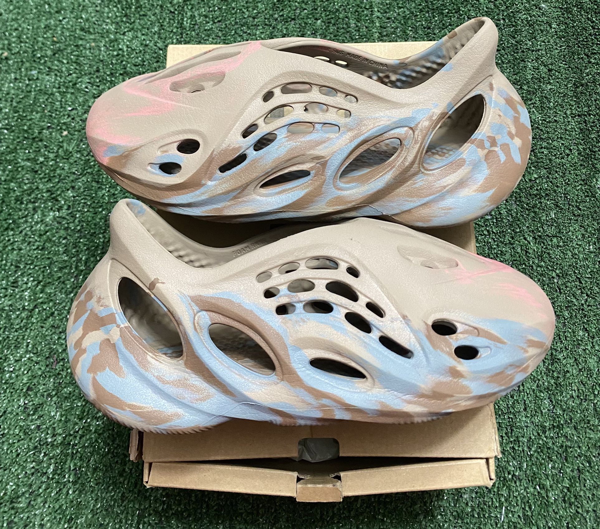 Adidas Yeezy MX Sand Grey Foam Runner size 9 VNDS