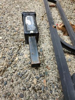 1-1/4" to 2" hitch receiver adapter