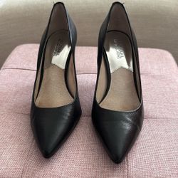 Michael Kors Black Pumps 