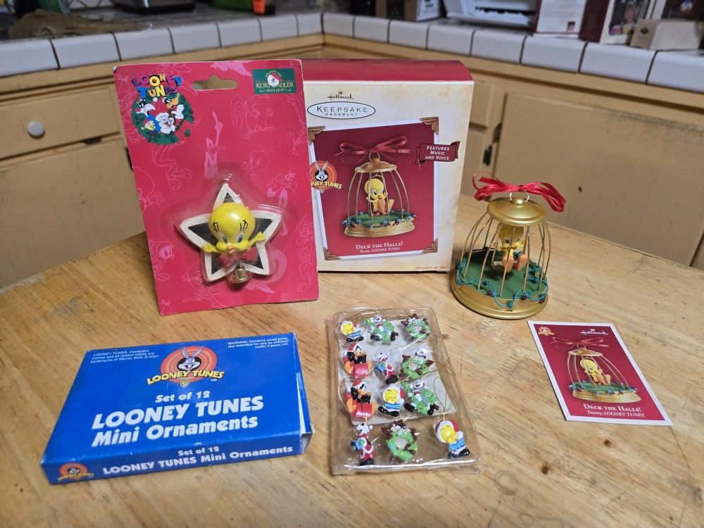Looney Tunes Tweety Bird Christmas Ornament Set