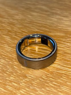 Oura ring and charger - Size 12 (barely used)