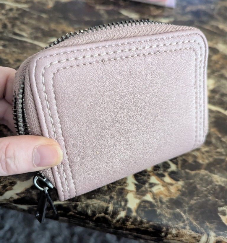 Women's Wallet- New/Unused light Pink