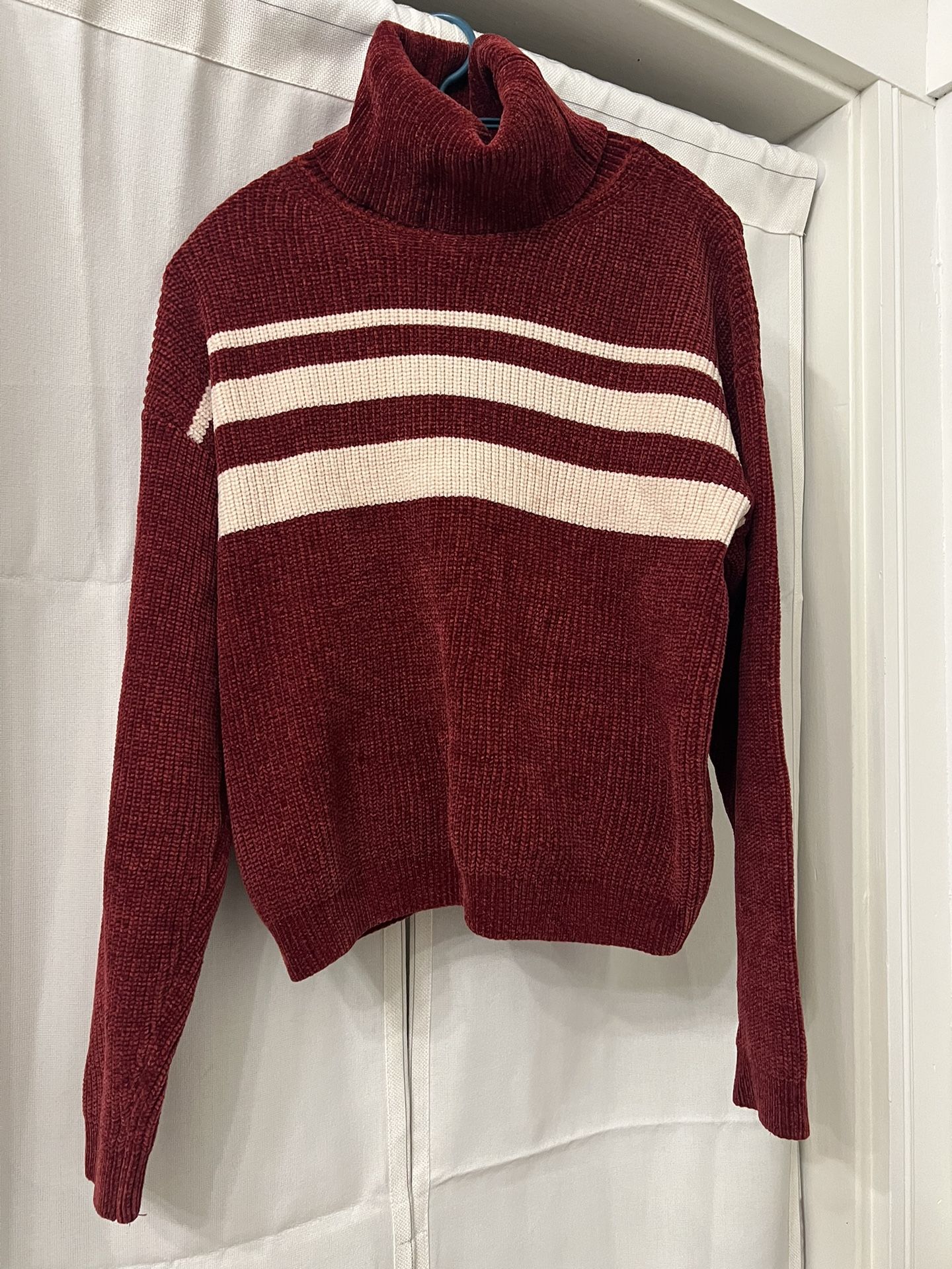 Sizes S Red Women's Crewneck Sweater Sweatshirt