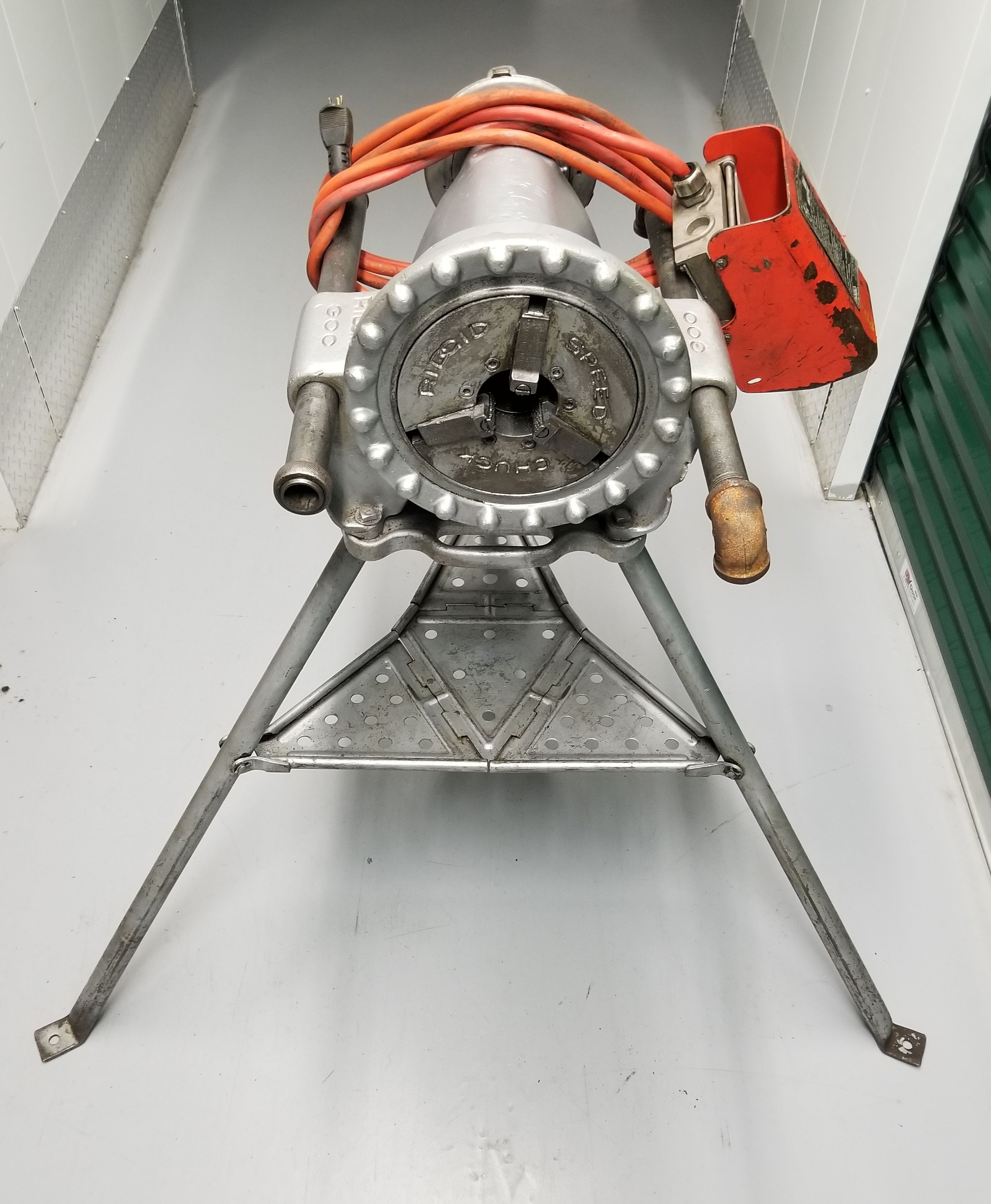 Ridgid 300 pipe threading machine