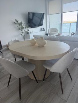 Dinning table + chairs