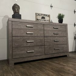 Like New HUGE 6-Drawer Dresser w/ Silver Knobs | Ashley Furniture