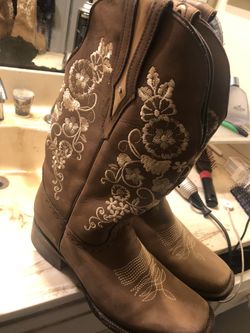 Size 8 Square Toes Women Boots 