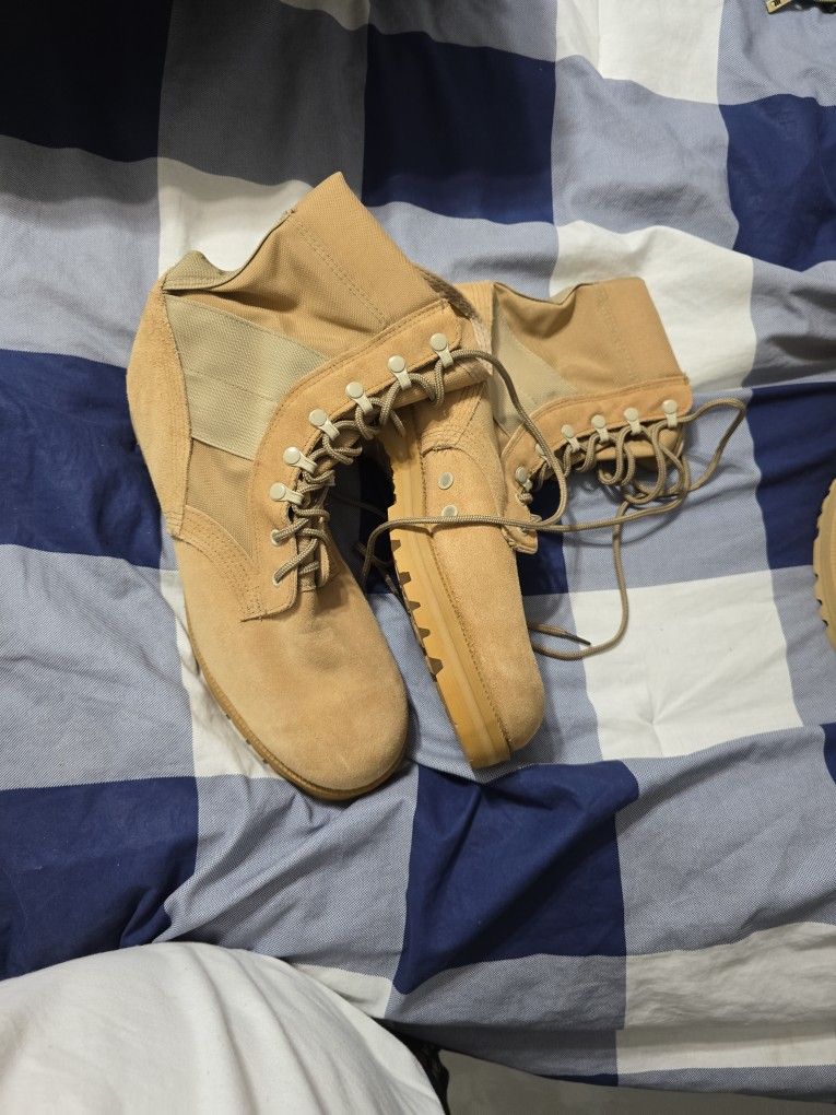 NEW Vibram Military Boots SIZE 11 1/2 R