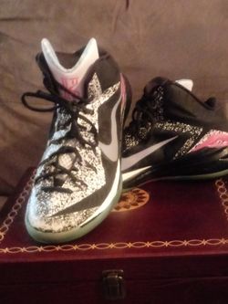 Nike Hyperdunk PE KYRIE IRVING Notebook Men s Basketball Shoes 709907 001 SZ 10 for Sale in Norton OH OfferUp
